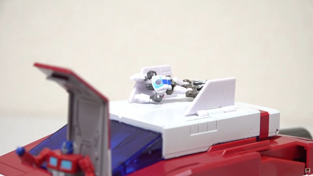 Transformers Masterpiece MP 57 Skyfire In Hand Image  (25 of 65)